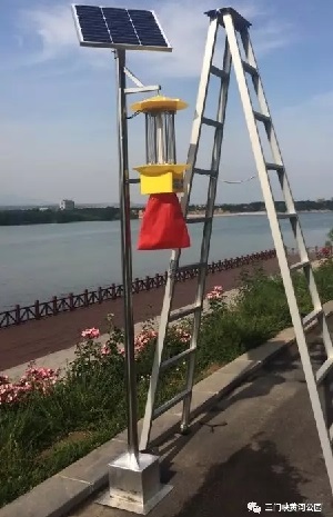 太陽(yáng)能殺蟲(chóng)燈